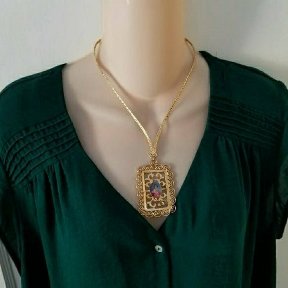 Relisted- Vintage Hobe necklace Auguste Strobl gold cameo - Picture 3 of 8